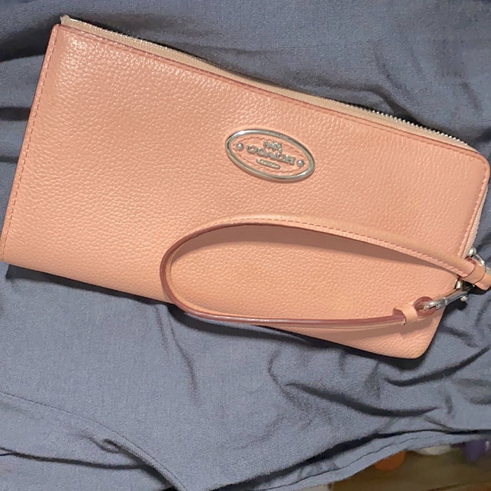 COACH 🎀 Pink Wallet Wristlet.  EUC.  Silver metal